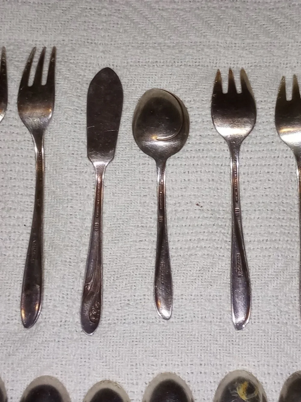 Holmes & Edwards Rhythmic Inlaid Deep Silver plate Flatware Set